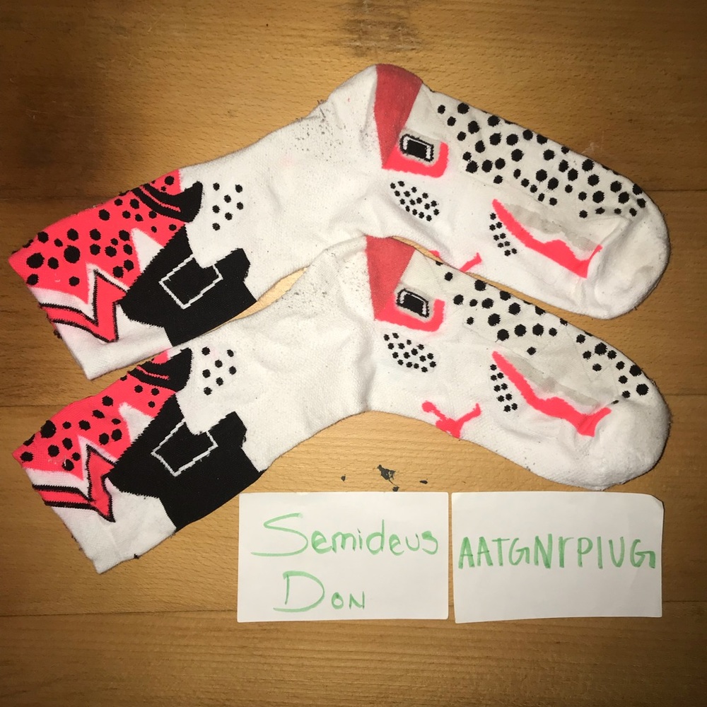 NIKE AIR JORDAN RETRO 6 INFRARED SOCKS